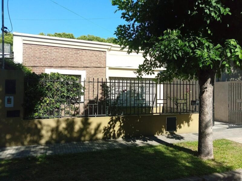 Saavedra y España · Casa · 3 Dormitorios · Venta