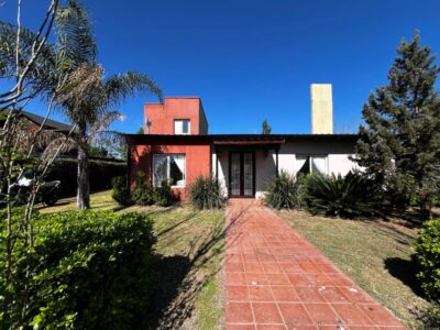 Oliveros · Casa · 2 Dormitorios · Venta