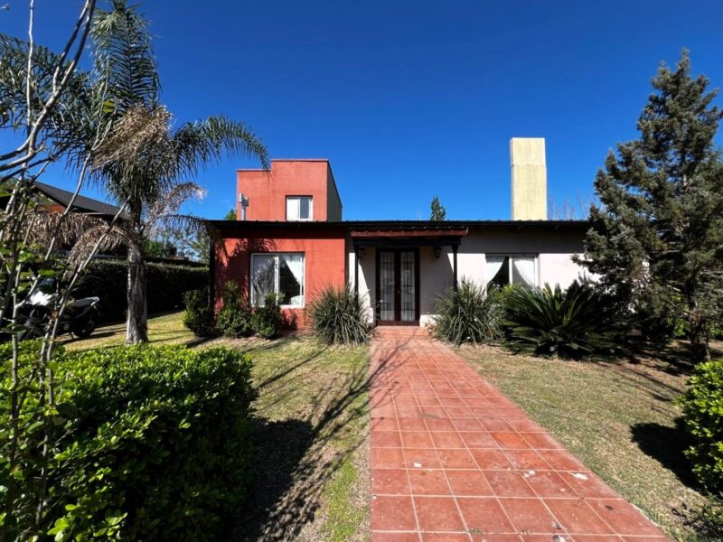 Oliveros · Casa · 2 Dormitorios · Venta