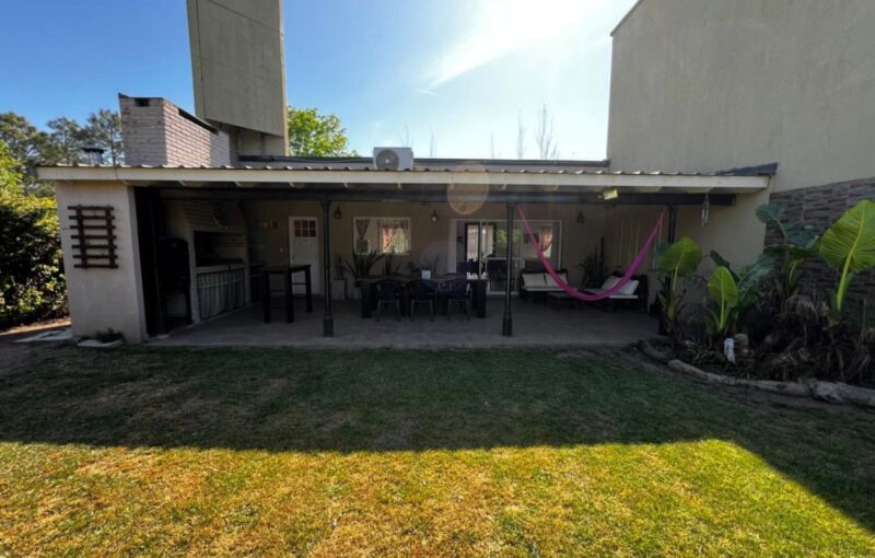 Oliveros · Casa · 2 Dormitorios · Venta