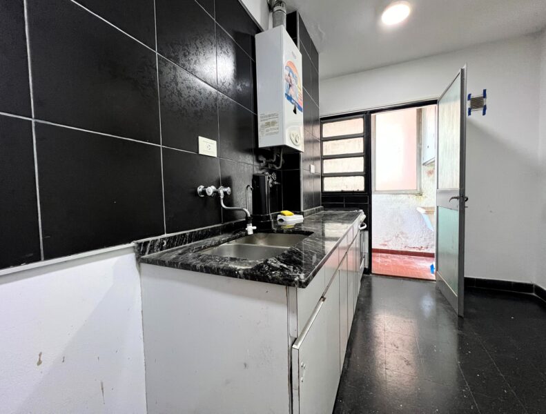 Italia y Mendoza · 1 Dormitorio · Venta