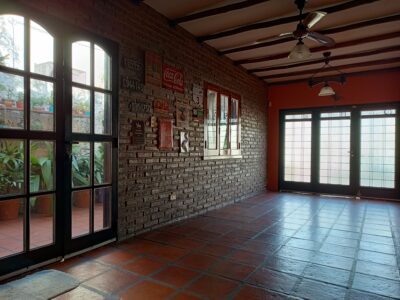 Alberdi · Casa · 2 Dormitorios · Venta