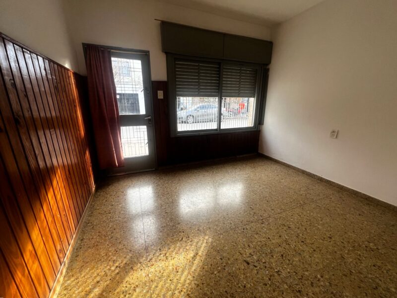 Paraguay y Av. Del Rosario · Casa · 2 Dormitorios · Venta