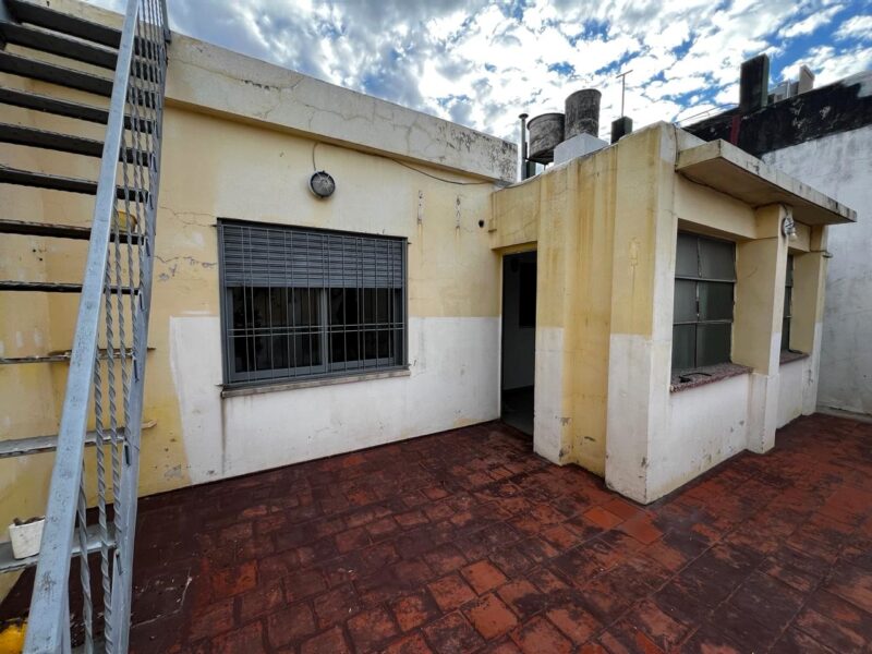 Paraguay y Av. Del Rosario · Casa · 2 Dormitorios · Venta